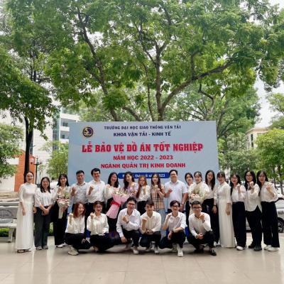 Lễ bảo vệ đồ án tốt nghiệp của hơn 200 sinh viên ngành Quản trị kinh doanh Khoá 60